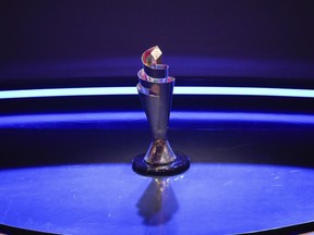 Le trophée du tournoi de football de l'UEFA Nations League est photographié avant le tirage au sort de l'UEFA Nations League, à Paris, France, le jeudi 8 février 2024.