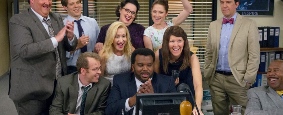 THE OFFICE -- "Finale" Episode 924/925 -- Pictured: (l-r) Brian Baumgartner as Kevin Malone, Jake Lacy as Pete, Paul Lieberstein as Toby Flenderson, Angela Kinsey as Angela Martin, Phyllis Smith as Phyllis Vance, Craig Robinson as Darryl Philbin, Ellie Kemper as Erin Hannon, Kate Flannery as Meredith Palmer, Ed Helms as Andy Bernard, Leslie David Baker as Stanley Hudson
