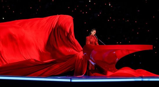 La performance d'Alicia Keys au Super Bowl corrigée dans l'enregistrement YouTube
