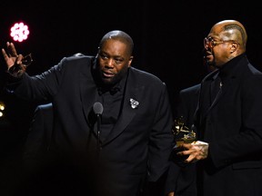 Killer Mike et DJ Paul acceptent le prix de la meilleure performance rap pour les scientifiques et les ingénieurs sur scène lors de la 66e émission annuelle de pré-télédiffusion des Grammy Awards à la Crypto.com Arena de Los Angeles le dimanche 4 février 2024.