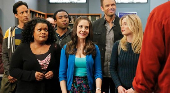COMMUNITY -- "Basic Human Anatomy" Episode 410 -- Pictured: (l-r) Danny Pudi as Abed, Yvette Nicole Brown as Shirley, Donald Glover as Troy, Alison Brie as Annie, Joel McHale as Jeff Winger, Gillian Jacobs as Britta -- (Photo by: Vivian Zink/NBC)