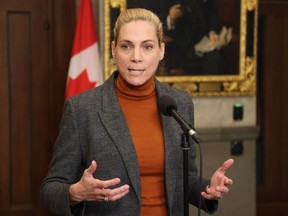 La ministre du Patrimoine canadien, Pascale St-Onge, s'adresse aux journalistes sur la Colline du Parlement après l'annonce de suppressions d'emplois par Bell Média, à Ottawa, le jeudi 8 février 2024.