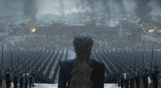 Daenerys (Emilia Clarke) stands over her army in Game of Thrones season 8