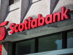 La Banque Scotia a gagné 1,69 $ par action sur une base ajustée au premier trimestre, contre 1,84 $ un an plus tôt.