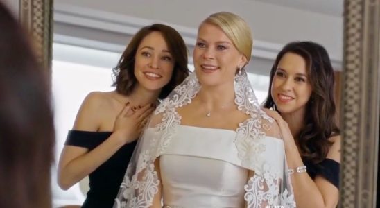 Alison Sweeney, Autumn Reeser, and Lacey Chabert in The Wedding Veil Legacy