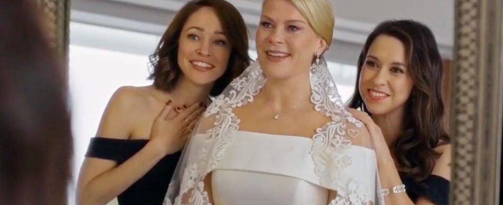 Alison Sweeney, Autumn Reeser, and Lacey Chabert in The Wedding Veil Legacy
