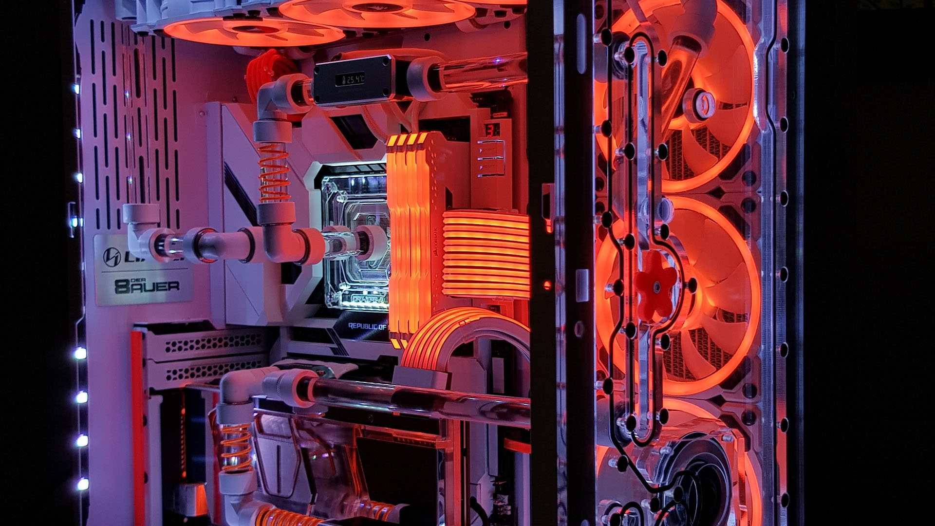 Le PC gaming Star Wars baigne dans une lumière RGB orange
