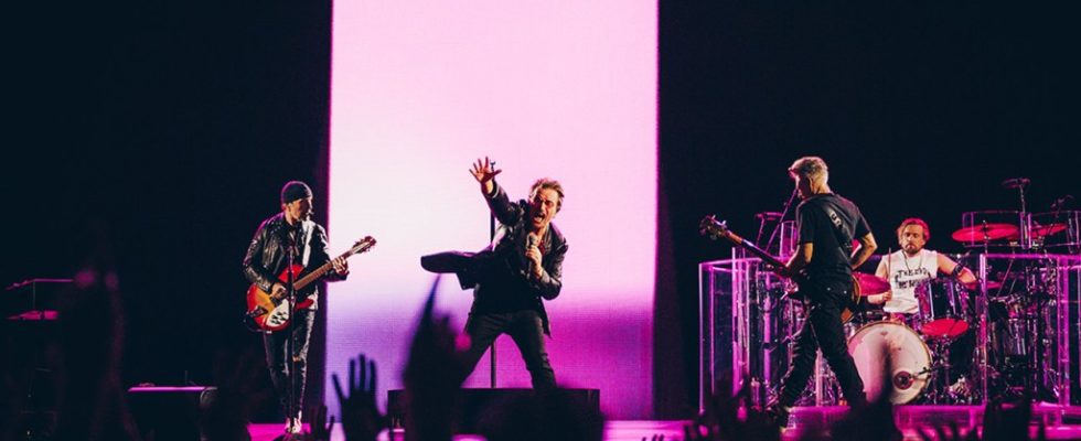 Bono dédie la chanson de U2 « All I Want Is You » à la Première Dame Jill Biden lors de la performance de Final Sphere