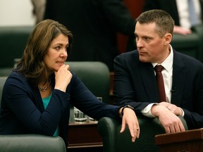 La première ministre de l'Alberta, Danielle Smith, et le ministre des Finances, Nate Horner.