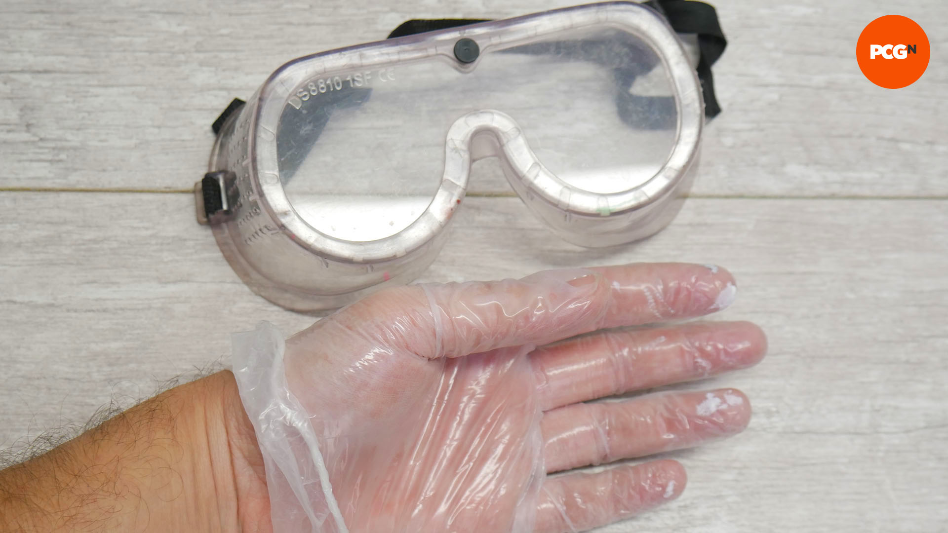 Comment peindre le refroidisseur AIO : portez des gants et des lunettes de protection