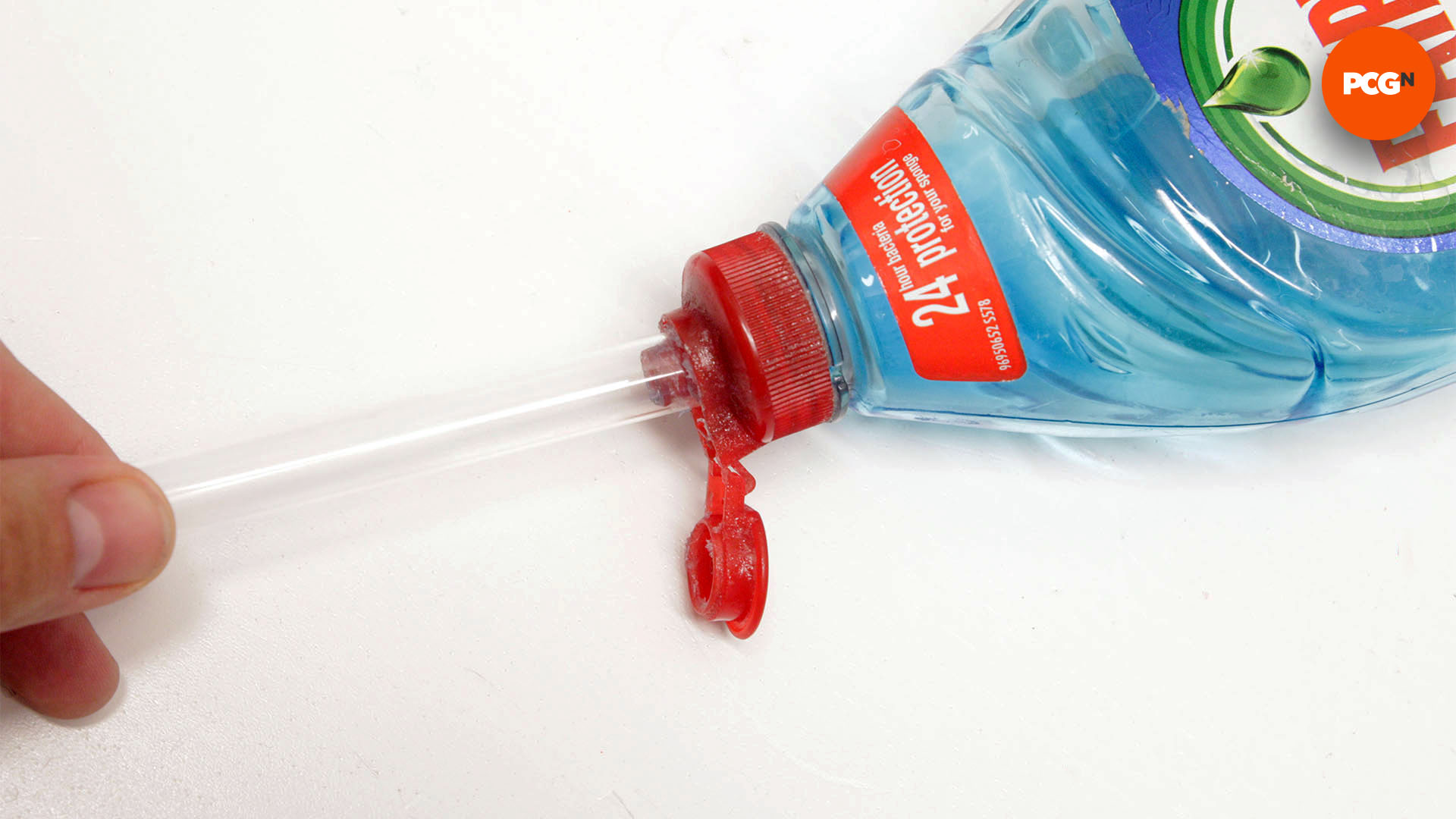 Comment couper et plier un tube de refroidissement à eau dure : Lubrifiez le tube avec du liquide Fairy