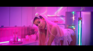 Le clip d'Ariana Grande pour "7 anneaux."