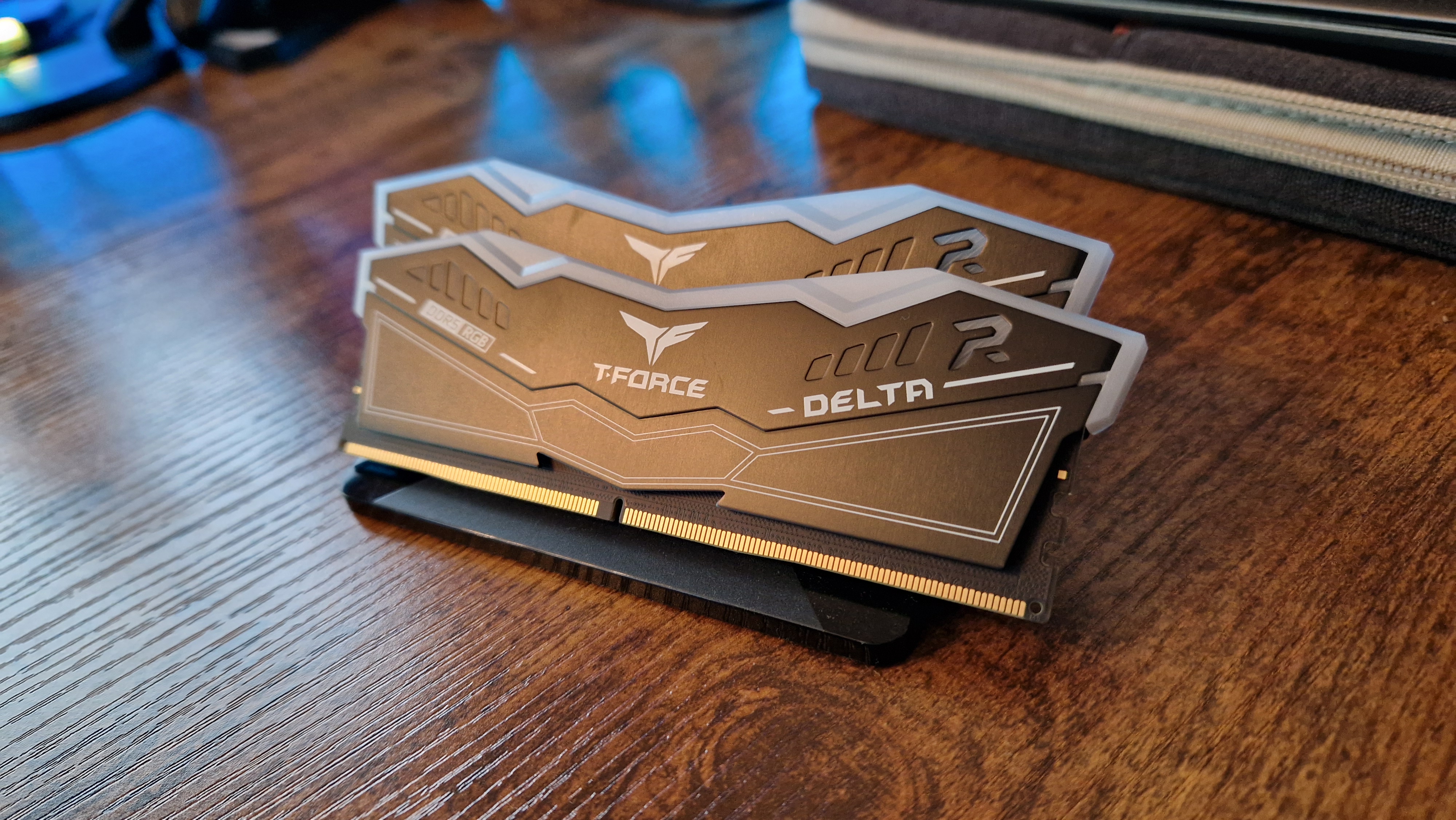 Clés T-Force Delta RGB DDR5 de face