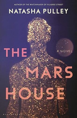 couverture de The Mars House de Natasha Pulley ;  image du contour d'un être humain composé de milliards d'étoiles
