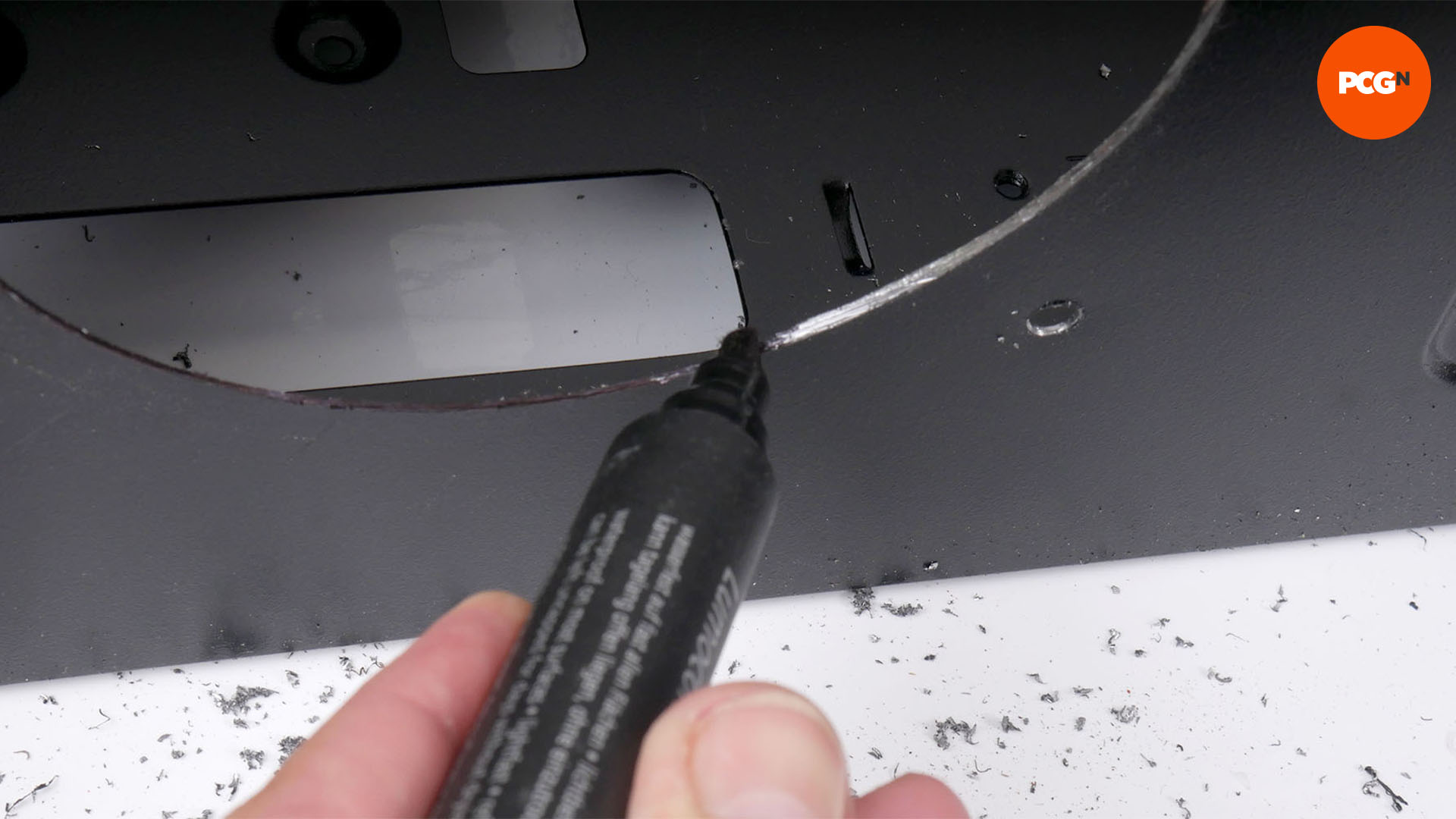Comment ajouter des supports de ventilateur à votre boîtier PC : bords colorés