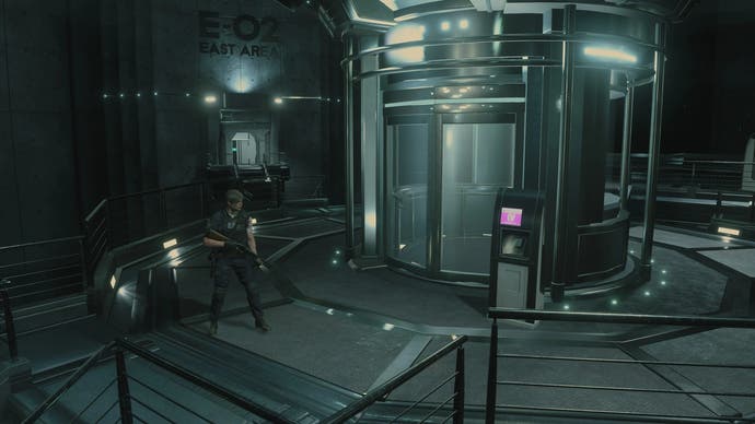 Leon se trouve dans une installation de biotechnologie dans le mod de caméra fixe Resident Evil 2 Remake