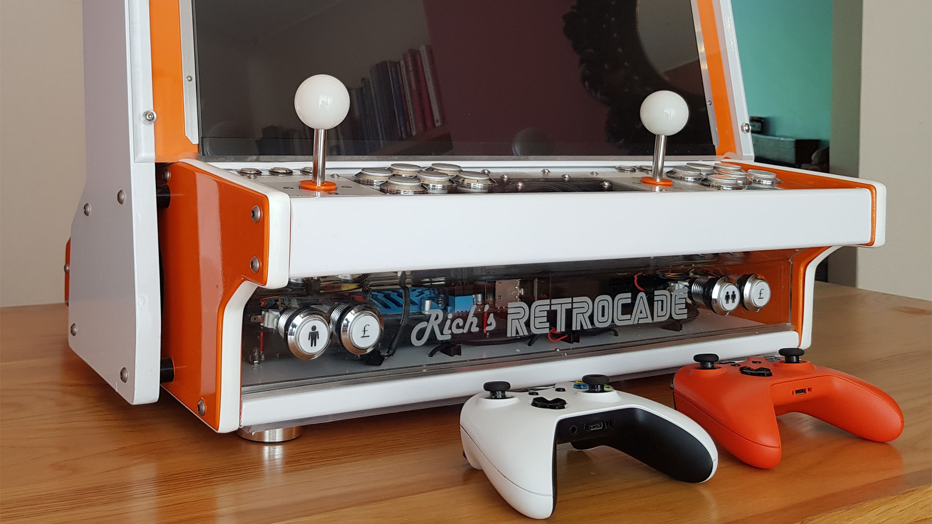 Construction de PC personnalisé pour les jeux d'arcade rétro : boutons et contrôleurs Retrocade