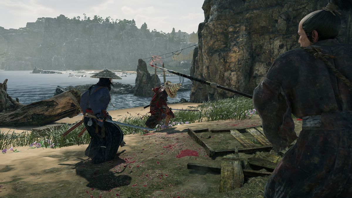 Un joueur affrontant un groupe d’ennemis le long du rivage d’une plage.