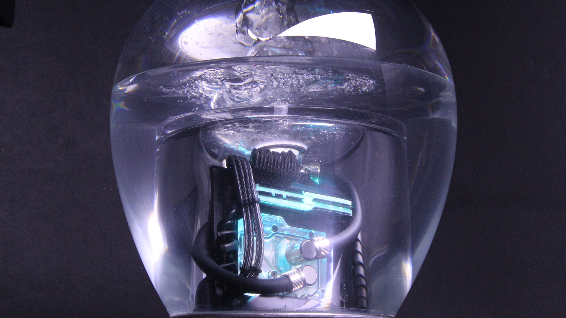 Le PC de jeu lanterne construit avec des composants immergés