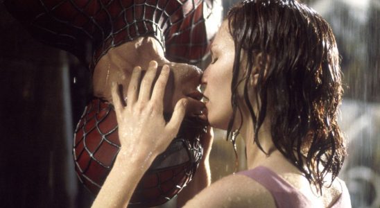 Kirsten Dunst admet que le tournage du baiser à l'envers emblématique de Spider-Man a été "misérable"