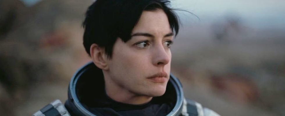 Anne Hathaway qualifie Christopher Nolan d'"ange" pour l'avoir soutenue après la réaction des Oscars