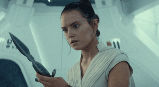 Daisy Ridley révèle les souvenirs A+ de Star Wars qu'elle doit conserver, et j'adore ça pour elle
