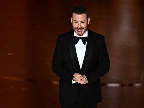 Jimmy Kimmel s'exprime sur scène lors de la 96e cérémonie annuelle des Oscars, le dimanche 10 mars 2024, à Los Angeles.