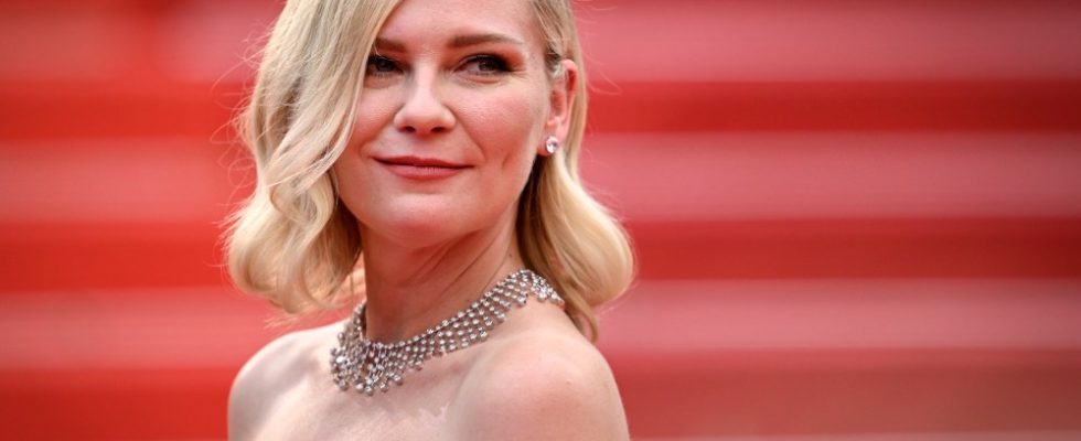 CANNES, FRANCE - MAY 20: Kirsten Dunst attends the "Killers Of The Flower Moon" red carpet during the 76th annual Cannes film festival at Palais des Festivals on May 20, 2023 in Cannes, France. (Photo by Gareth Cattermole/Getty Images)