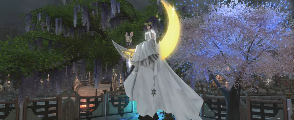 Player riding the Crescent Moon Mount in Final Fantasy XIV