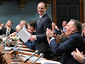 Le ministre des Finances du Québec, Éric Girard, fait une pause alors qu'il présente son budget provincial, à l'Assemblée législative de Québec.