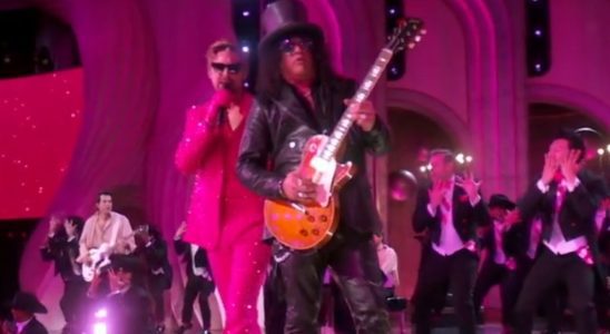 Ryan Gosling sings while Slash plays guitar on stage at the 2024 Oscars.