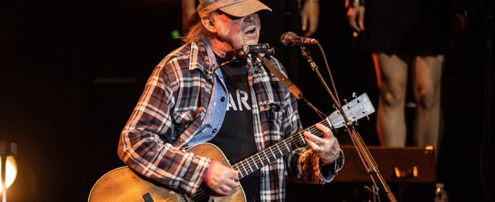 Neil Young revient sur Spotify après le boycott de Joe Rogan
