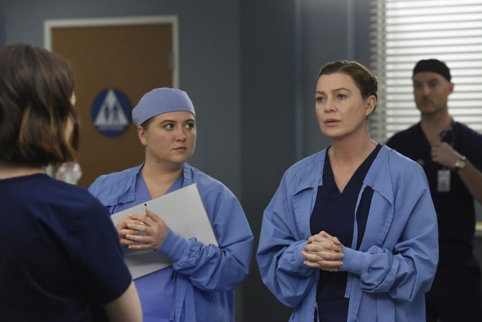 Ellen Pompeo dans le rôle de Meredith Grey et Jaicy Eilliot dans le rôle de Taryn Helm dans Grey's Anatomy