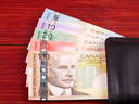 Statistique Canada a publié des données sur les finances des ménages qui révèlent comment les gens gèrent des taux d'intérêt plus élevés.