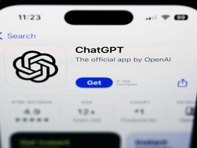 Un logo ChapGPT est visible sur un smartphone à West Chester, Pennsylvanie, le mercredi 6 décembre 2023.