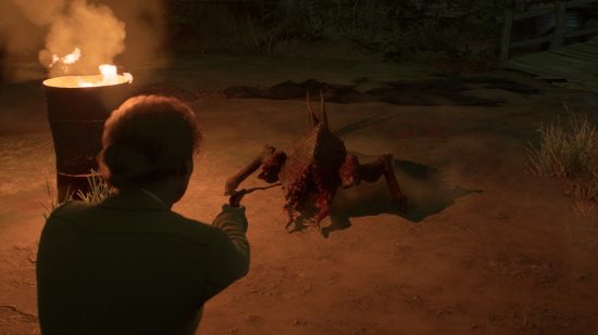 Revue d'Alone in the Dark : le personnage de Jodie Comer tirant avec une arme de poing sur un monstre.