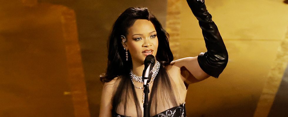 Rihanna Oscars Performance