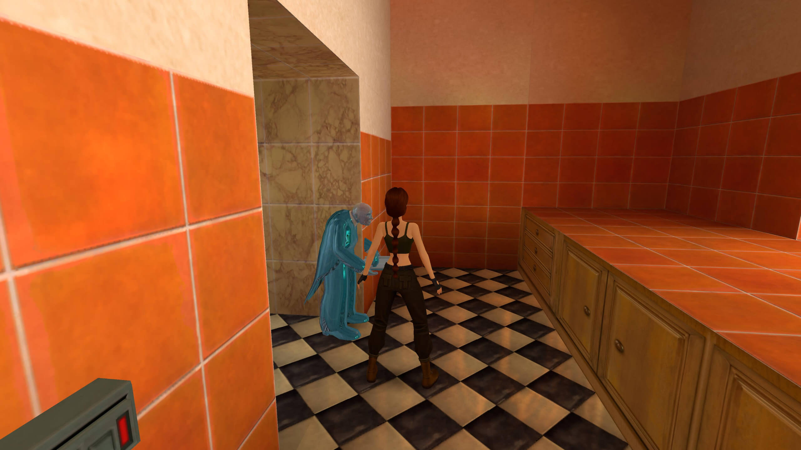 Une capture d'écran de Tomb Raider 2 où Lara se tient dans sa cuisine.  Devant elle se trouve son majordome Winston qui est gelé après avoir été enfermé au congélateur.