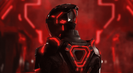 Tron : l'image de premier aperçu d'Ares révèle un costume rouge méchant et les détails de la première histoire