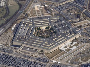 Le Pentagone est vu depuis Air Force One alors qu'il survole Washington, le 2 mars 2022.
