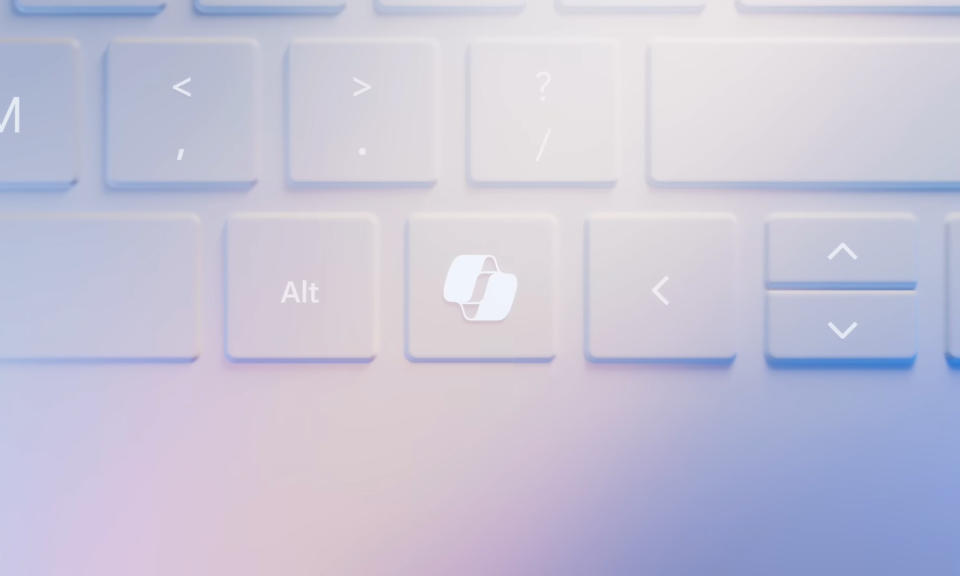 Image d'un clavier Windows avec une touche Copilot AI dédiée entre la flèche gauche et les touches Alt.